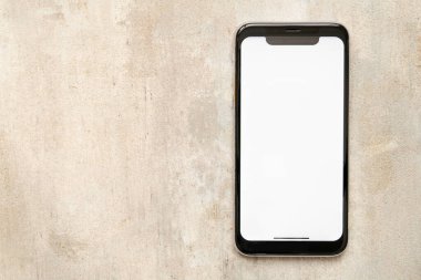 Gri arkaplanda modern cep telefonu