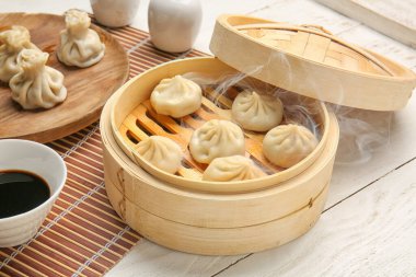 Vapur masada lezzetli köfte ile