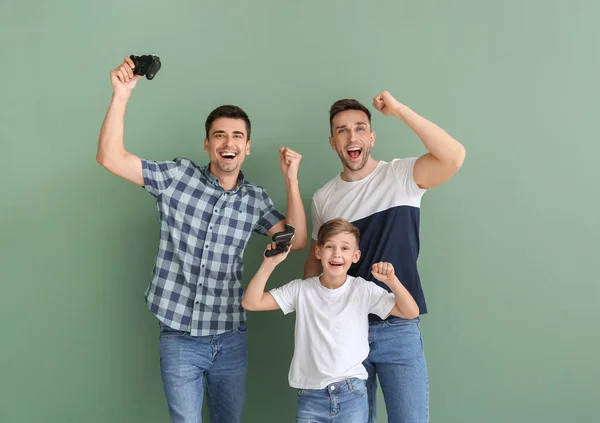 Happy Gay Couple Adopted Child Playing Video Game Color Background — Stock Photo, Image