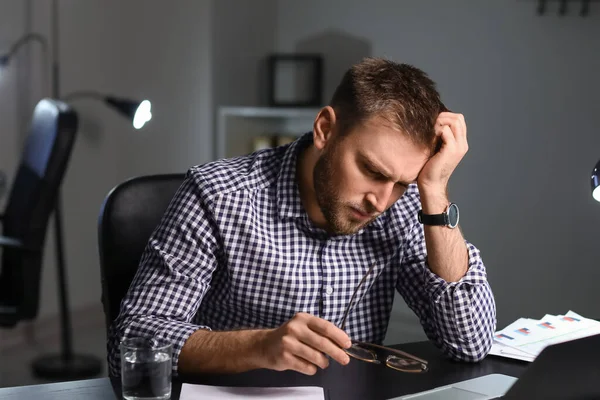 Tired Businessman Working Office Late Night — Stock Photo, Image