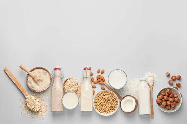 Verschiedene Milch Auf Weißem Hintergrund — Stockfoto