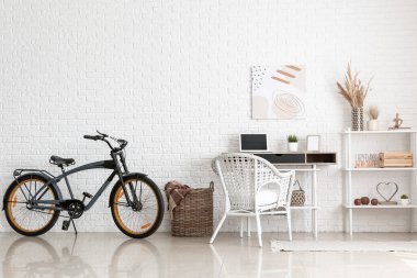 Bisikletli modern odanın içi