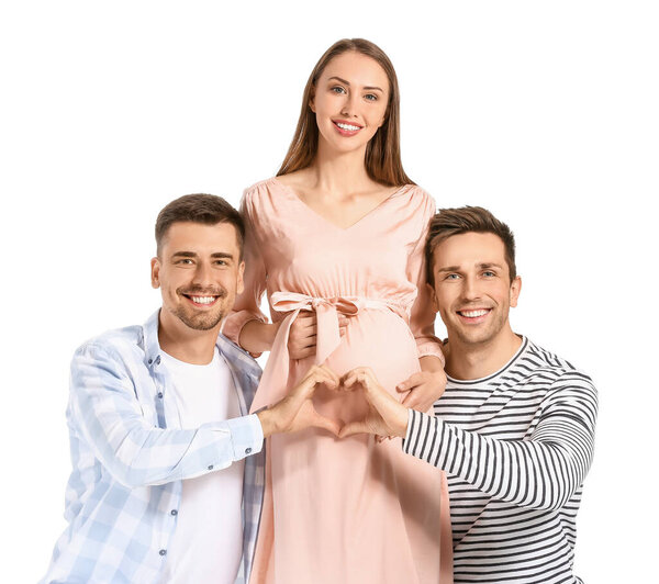 Гей пара с беременной женщиной на белом фоне
