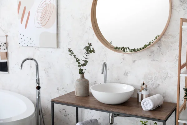 Interior Del Cuarto Baño Con Espejo Elegante — Foto de Stock