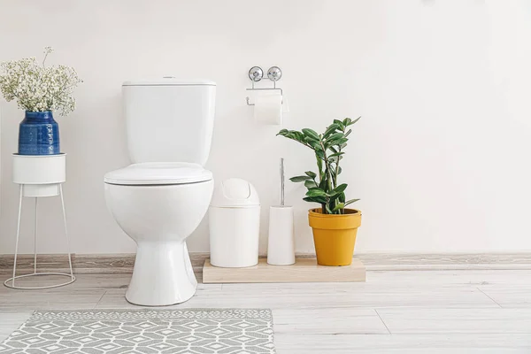 Interior Bathroom Floral Decor — Stock Photo, Image