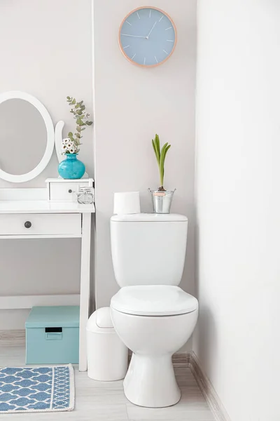 Interior Bathroom Floral Decor — Stock Photo, Image