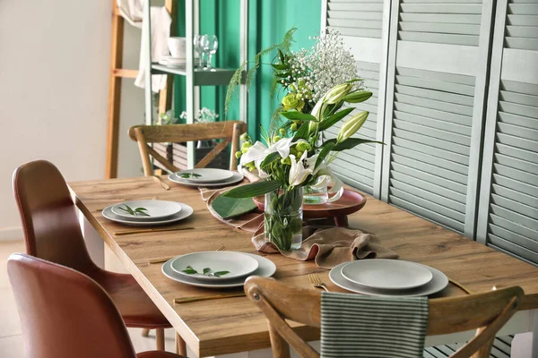 Geserveerde Tafel Moderne Eetkamer — Stockfoto