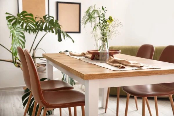 Interior Modern Stylish Dining Room Floral Decor — Stock Photo, Image