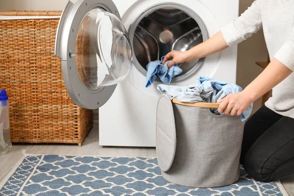 Young Woman Doing Laundry Home — Stock Photo, Image