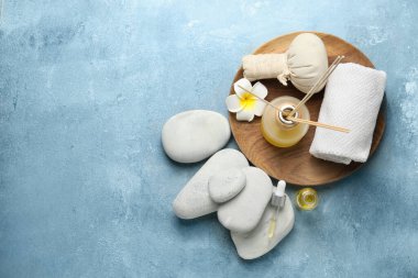 Renk arkaplanındaki güzel spa kompozisyonu