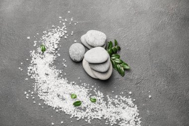 Gri arkaplanda güzel bir spa kompozisyonu