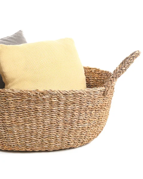 Wicker Korg Med Kuddar Vit Bakgrund — Stockfoto