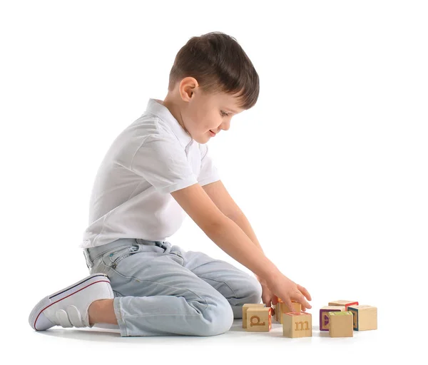 Niño Pequeño Con Juguetes Sobre Fondo Blanco — Foto de Stock