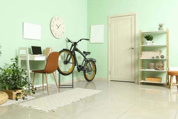 Interior Quarto Moderno Com Bicicleta Elegante — Fotografia de Stock