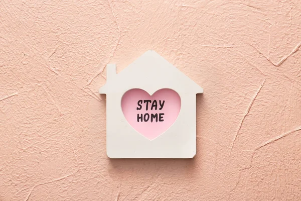 Модель Дома Текстом Stay Home Цветном Фоне — стоковое фото
