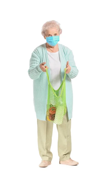 Starsza Kobieta Produktami Białym Tle Pojęcie Epidemii — Zdjęcie stockowe