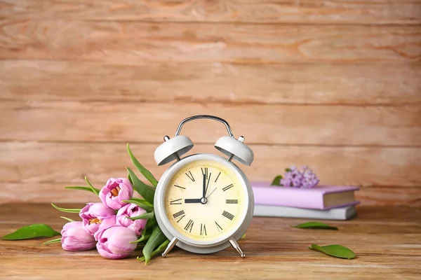 Alarm Clock Flowers Wooden Table Spring Time — Stock Photo, Image