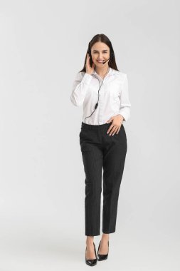 Beyaz arka plan üzerinde güzel genç Sekreteri