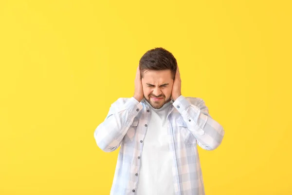 Young Man Suffering Loud Noise Color Background — Stock Photo, Image