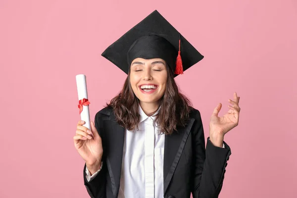 Ευτυχισμένο Θηλυκό Απόφοιτος Φοιτητής Δίπλωμα Στο Φόντο Χρώμα — Φωτογραφία Αρχείου