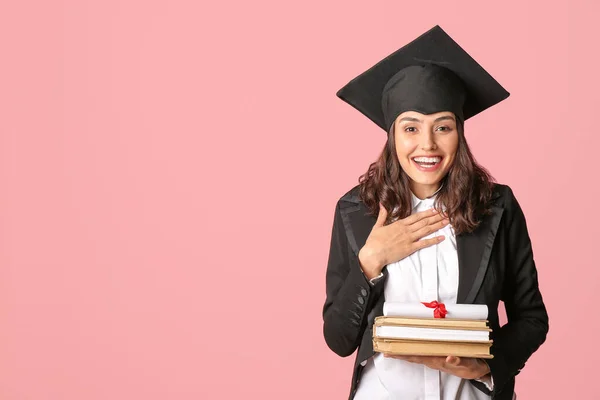Estudante Graduação Feminina Com Diploma Livros Sobre Fundo Cor — Fotografia de Stock