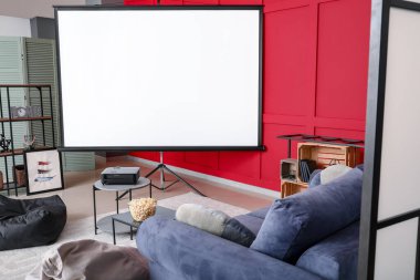 Video projektörlü odanın içi