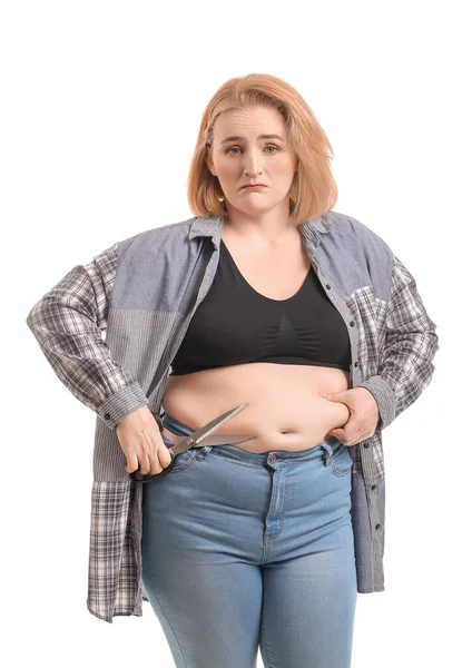 Θλιβερή Υπέρβαρη Γυναίκα Ψαλίδι Λευκό Φόντο Έννοια Απώλειας Βάρους — Φωτογραφία Αρχείου