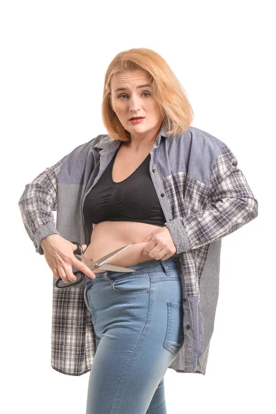 Traurige Übergewichtige Frau Mit Schere Auf Weißem Hintergrund Konzept Zur — Stockfoto