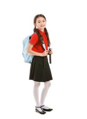 Beyaz arka planda sevimli küçük bir öğrenci.