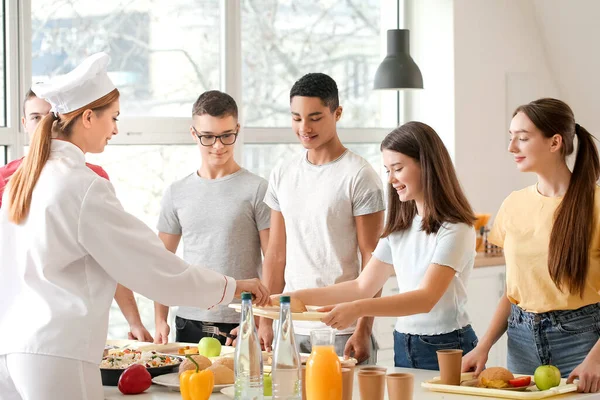 Pupils Visiting School Canteen Have Lunch — Stock Photo, Image