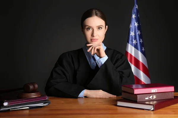 Female Judge Table Courtroom — Stock Photo, Image