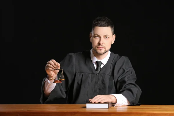 Male Judge Table Dark Background — Stock Photo, Image