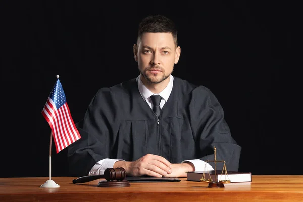 Male Judge Table Dark Background — Stock Photo, Image