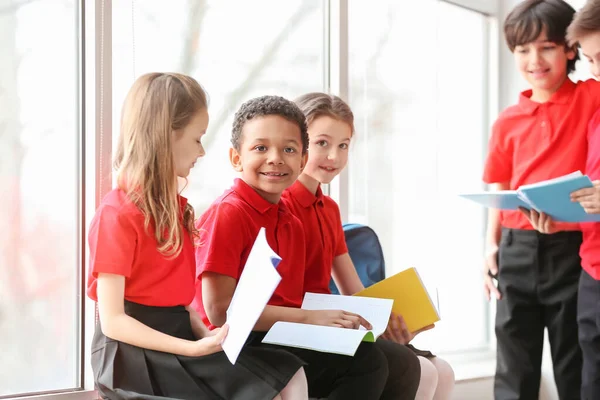 Alunos Bonitos Escola — Fotografia de Stock