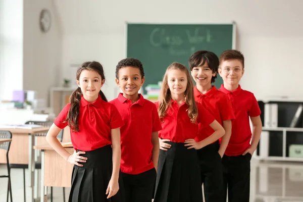 Sınıftaki Küçük Sevimli Öğrenciler — Stok fotoğraf