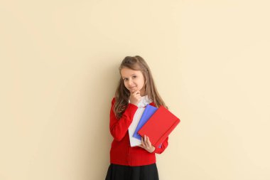 Renkli küçük bir öğrenci.