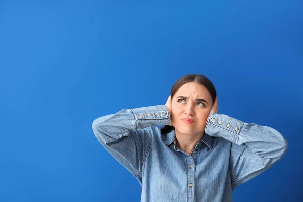 Young Woman Suffering Loud Noise Color Background — Stock Photo, Image