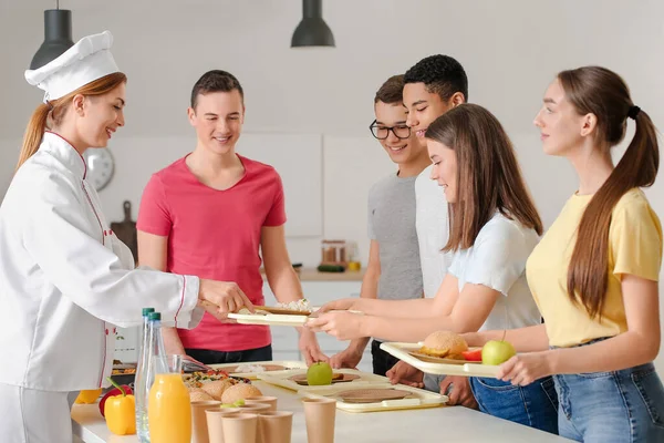 Pupils Visiting School Canteen Have Lunch — Stock Photo, Image