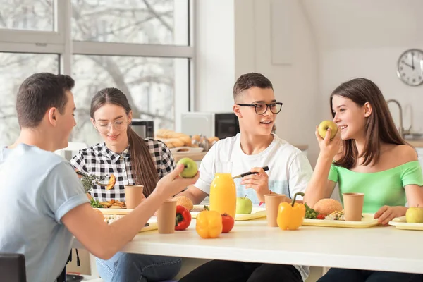 Pupils Having Lunch School Canteen — Stock Photo, Image