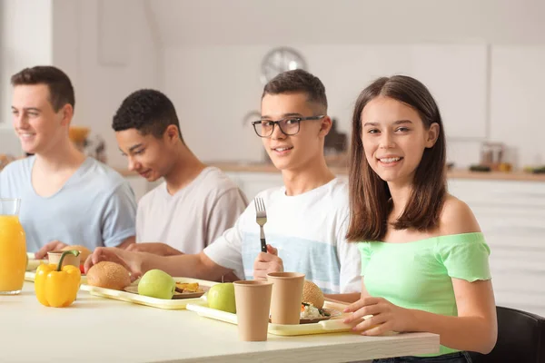 Pupils Having Lunch School Canteen — Stock Photo, Image