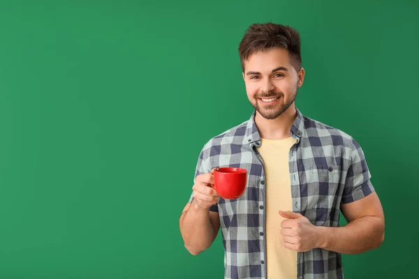 Jovem Com Xícara Café Quente Fundo Cor — Fotografia de Stock