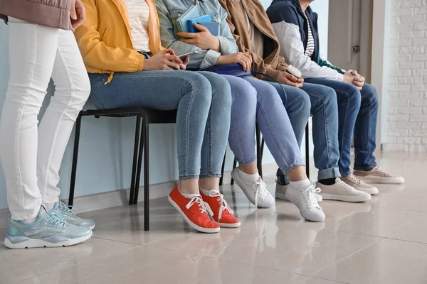 People Waiting Line Indoors — Stock Photo, Image