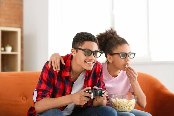 Adolescenti Afro Americani Che Giocano Videogiochi Casa — Foto Stock