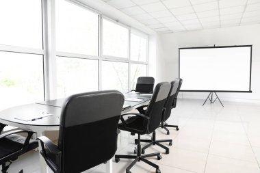 Modern ofisin iç mimarisi.