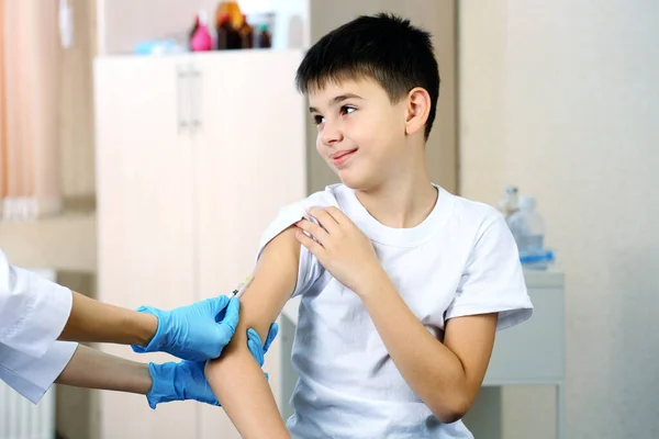 Garçon Seringue Vaccin — Photo