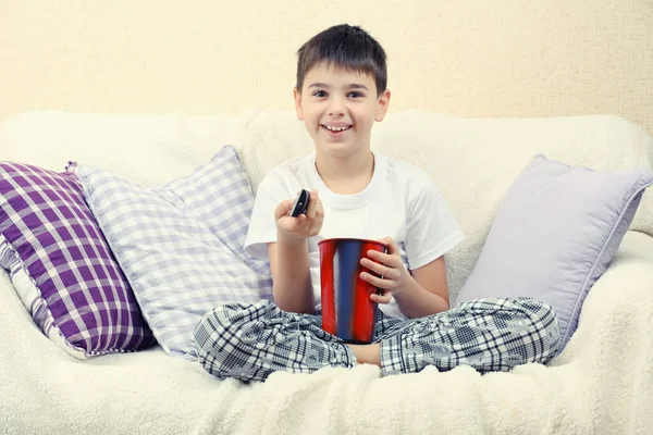 Ragazzo Guardando Casa — Foto Stock