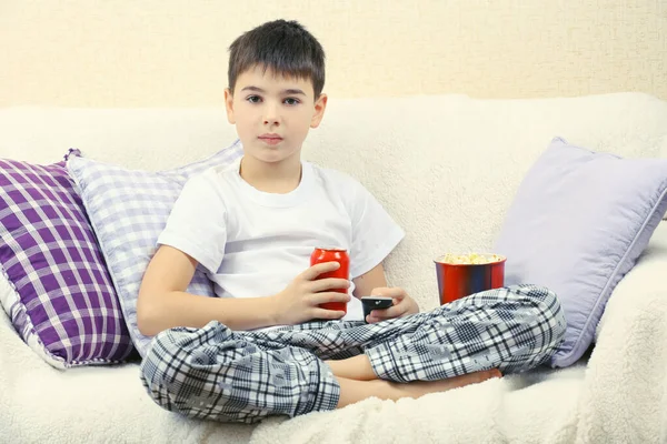 Ragazzo Guardando Casa — Foto Stock