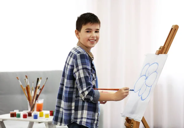 Menino Desenhando Cavalete Casa — Fotografia de Stock