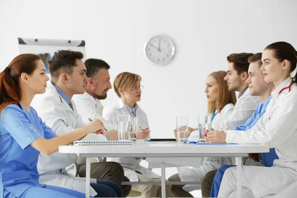 Medical Doctors Sitting Meeting Modern Hospital — Stock Photo, Image