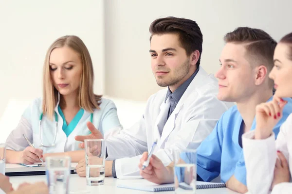 Medical Doctors Sitting Meeting Modern Hospital — Stock Photo, Image